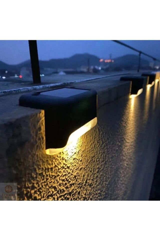 Solar Güneş Enerjili Şarj Edilen Köşebent Merdiven Veranda Bahçe Led Lamba Siyah Unichrome