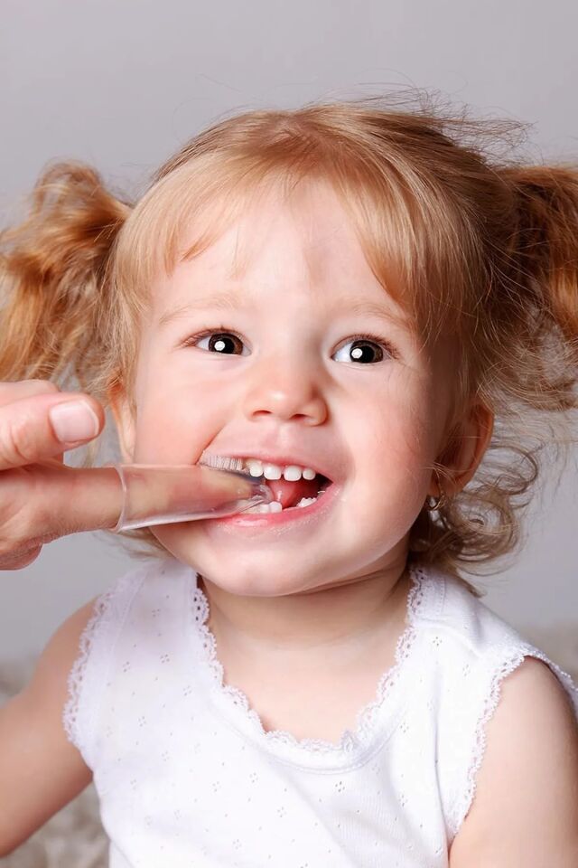 Slikon Parmak Bebek Diş Kaşıyıcı ve Şeffaf Renk Yumuşak Fırça Kutulu Erkek ve Kız Çocuk Ürünleri Beyaz - Tek Ebat