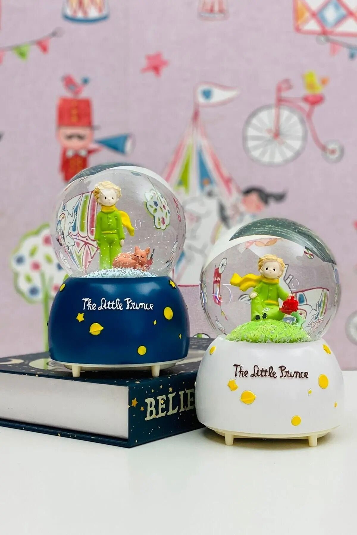 The Little Prince Küçük Prens Müzikli Işıklı Otomatik Kar Tanesi Püskürtmeli Büyük Boy Kar Küresi.