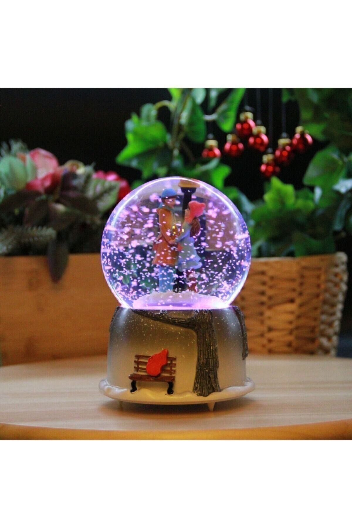 Romantik Aşıklar Işıklı Müzikli Kar Motorlu Mega Boy Kar Küresi