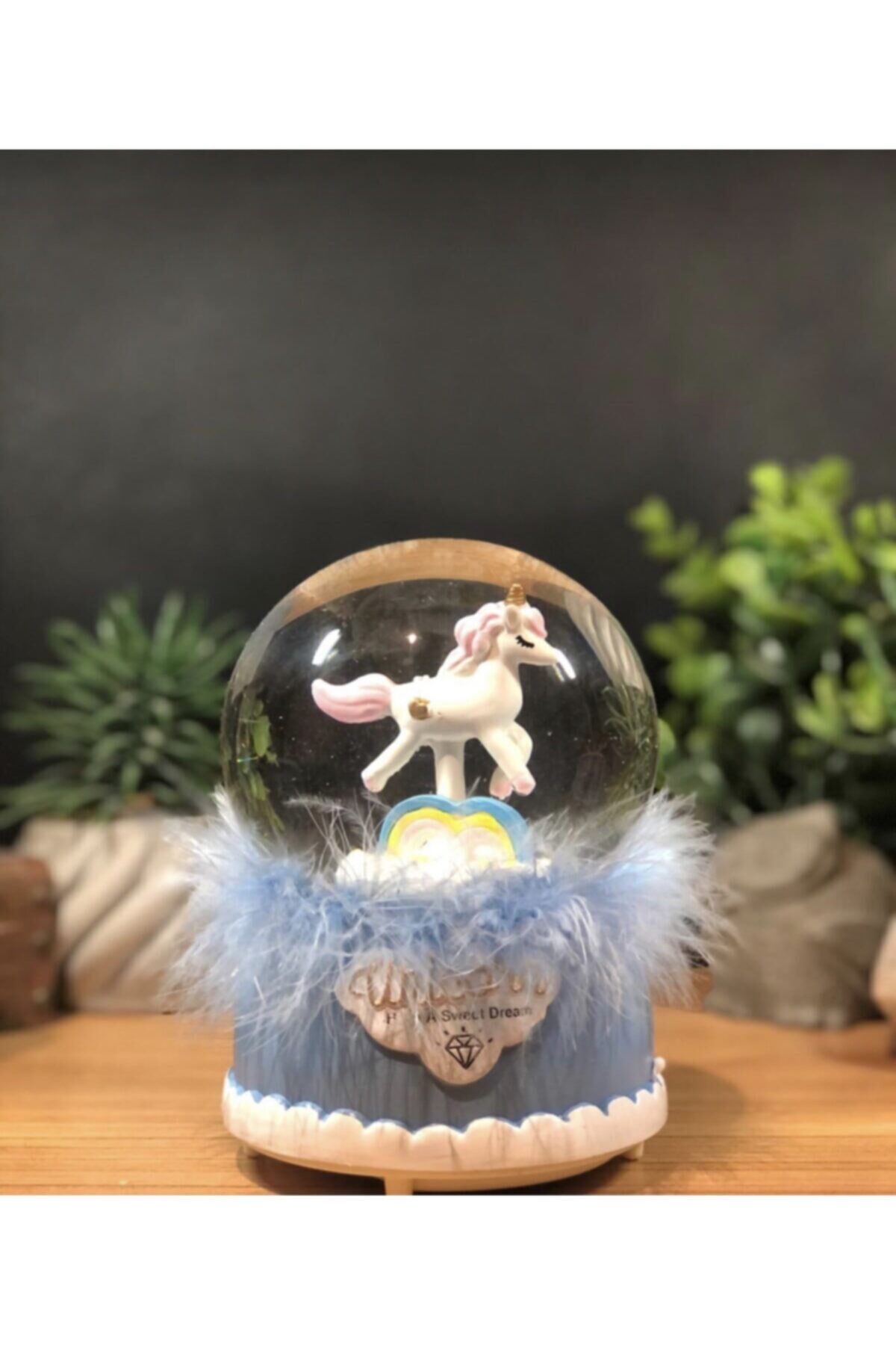 Unicorn Kanatlı Atlı Büyük Boy Kar Küresi Kendinden Püskürtmeli Işıklı Ve Müzikli Tek Ebat