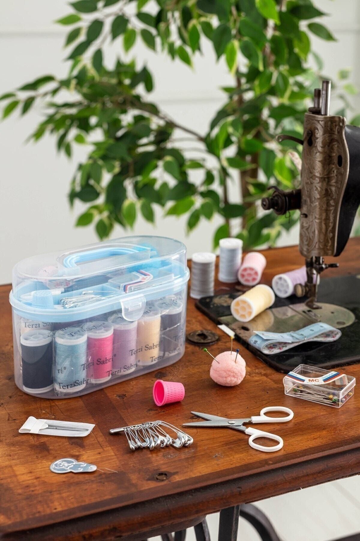 Kullanışlı Plastik Oval Kutu Dikiş Seti